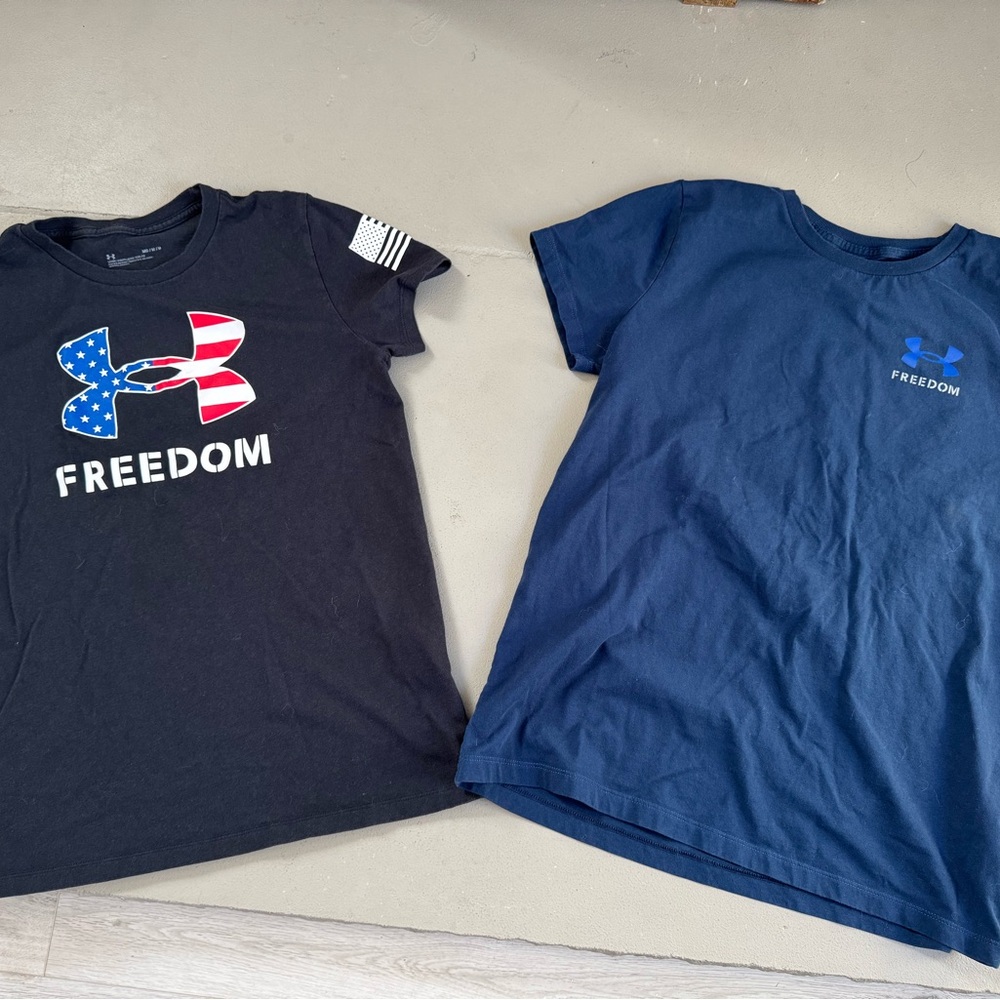 Under Armour tshirts size medium - image 2